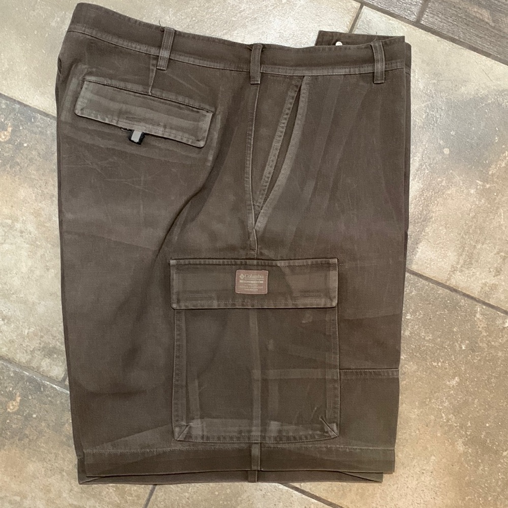 Men’s Columbia cargo shorts